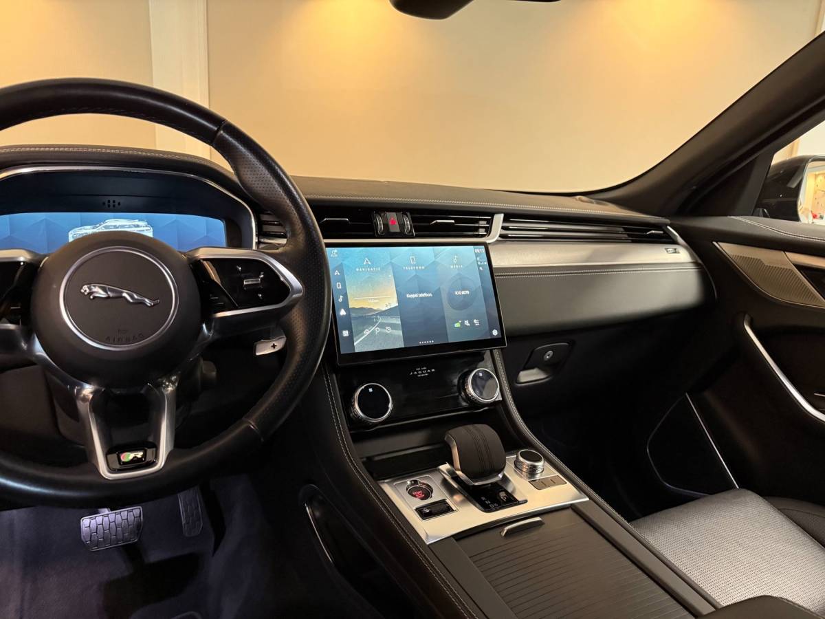 Jaguar F-PACE Jaguar F-PACE 2.0 P400e PHEV R-Dynamic *404Pk! Dealer OH|Meridian|Memory|Elektr.trekhaak/achterklep|Adapt.Cruise