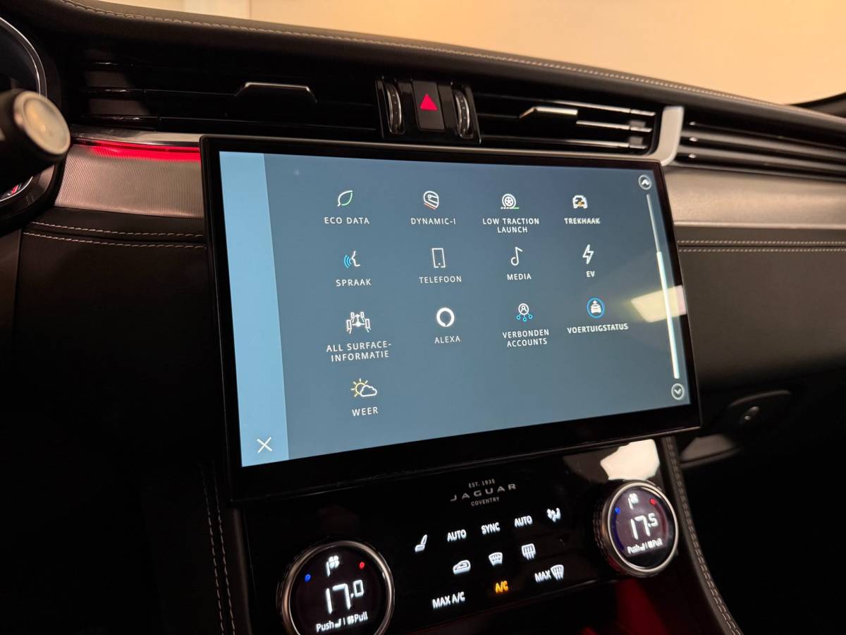 Jaguar F-PACE Jaguar F-PACE 2.0 P400e PHEV R-Dynamic *404Pk! Dealer OH|Meridian|Memory|Elektr.trekhaak/achterklep|Adapt.Cruise