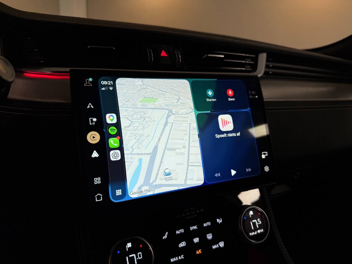 Jaguar F-PACE Jaguar F-PACE 2.0 P400e PHEV R-Dynamic *404Pk! Dealer OH|Meridian|Memory|Elektr.trekhaak/achterklep|Adapt.Cruise