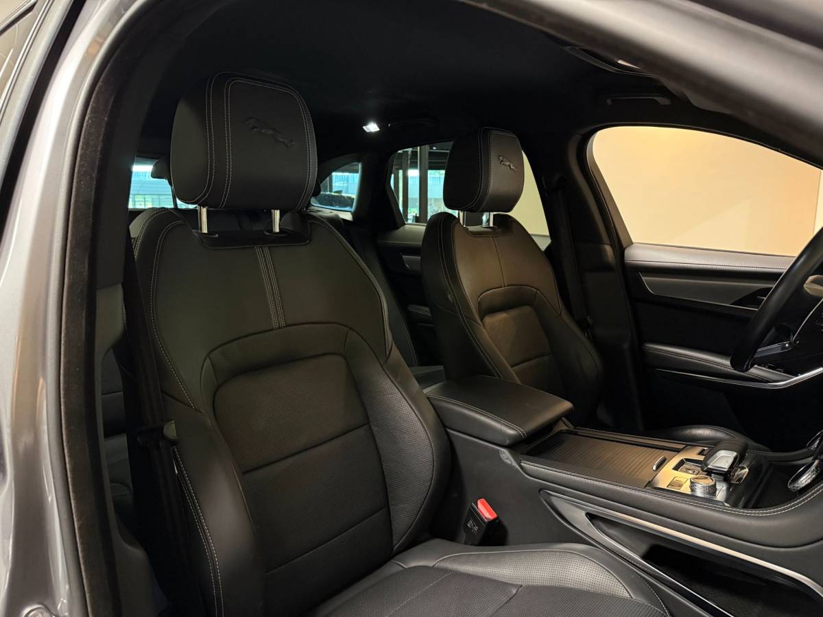 Jaguar F-PACE Jaguar F-PACE 2.0 P400e PHEV R-Dynamic *404Pk! Dealer OH|Meridian|Memory|Elektr.trekhaak/achterklep|Adapt.Cruise