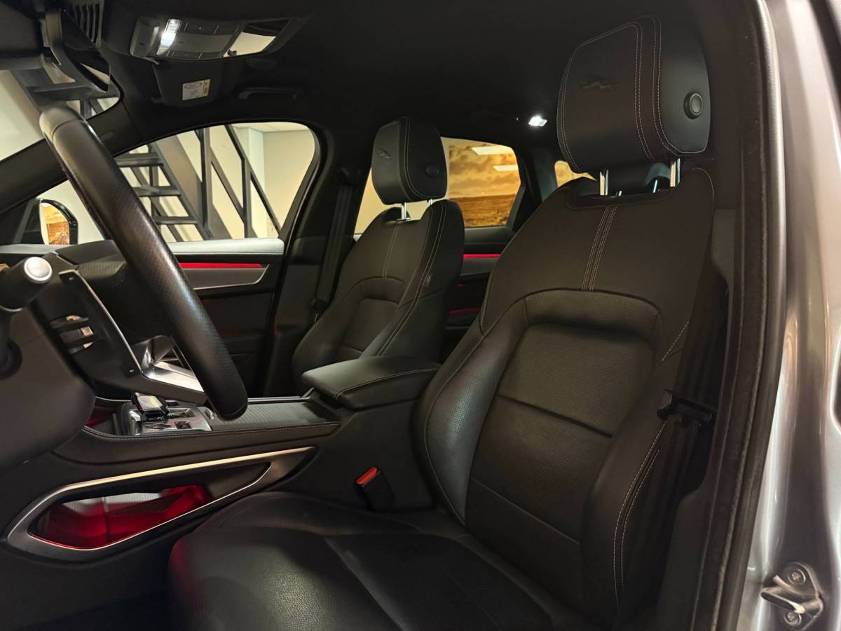 Jaguar F-PACE Jaguar F-PACE 2.0 P400e PHEV R-Dynamic *404Pk! Dealer OH|Meridian|Memory|Elektr.trekhaak/achterklep|Adapt.Cruise