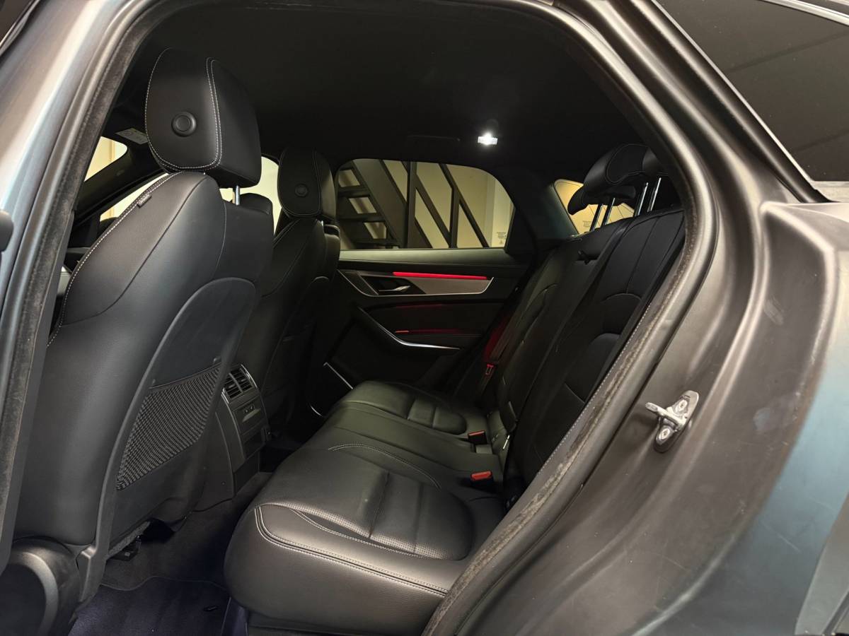 Jaguar F-PACE Jaguar F-PACE 2.0 P400e PHEV R-Dynamic *404Pk! Dealer OH|Meridian|Memory|Elektr.trekhaak/achterklep|Adapt.Cruise