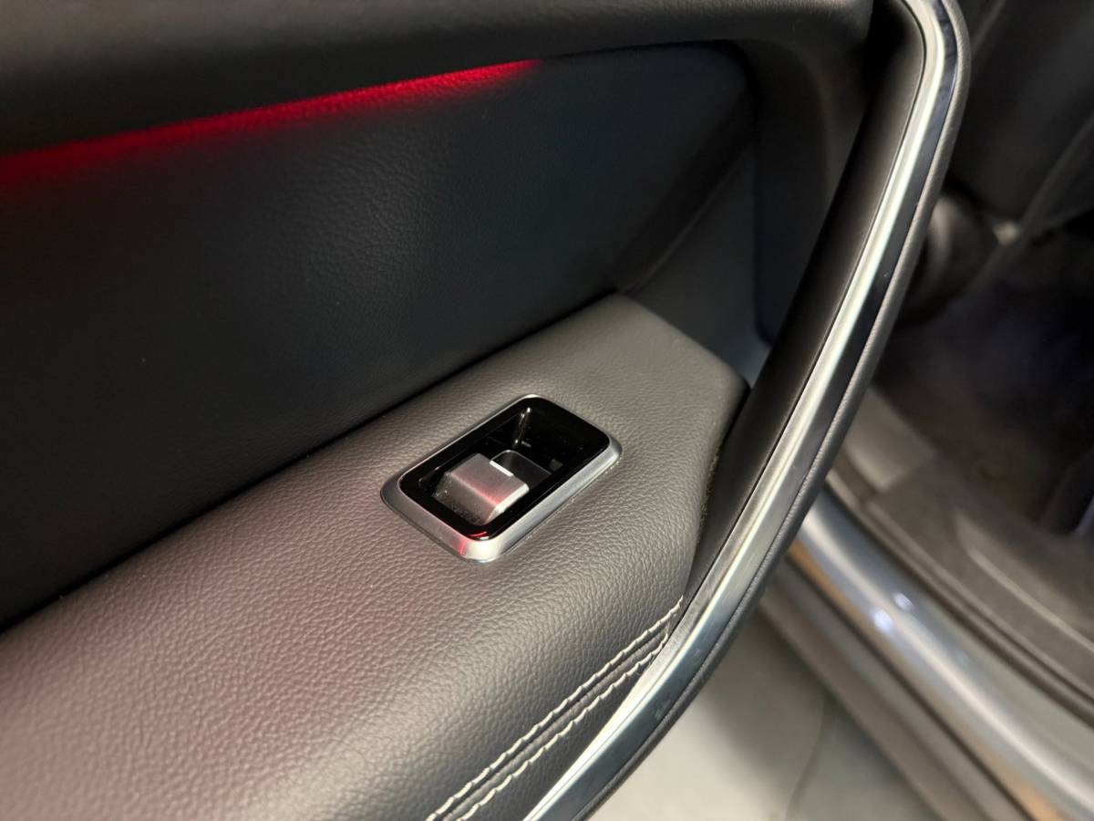 Jaguar F-PACE Jaguar F-PACE 2.0 P400e PHEV R-Dynamic *404Pk! Dealer OH|Meridian|Memory|Elektr.trekhaak/achterklep|Adapt.Cruise