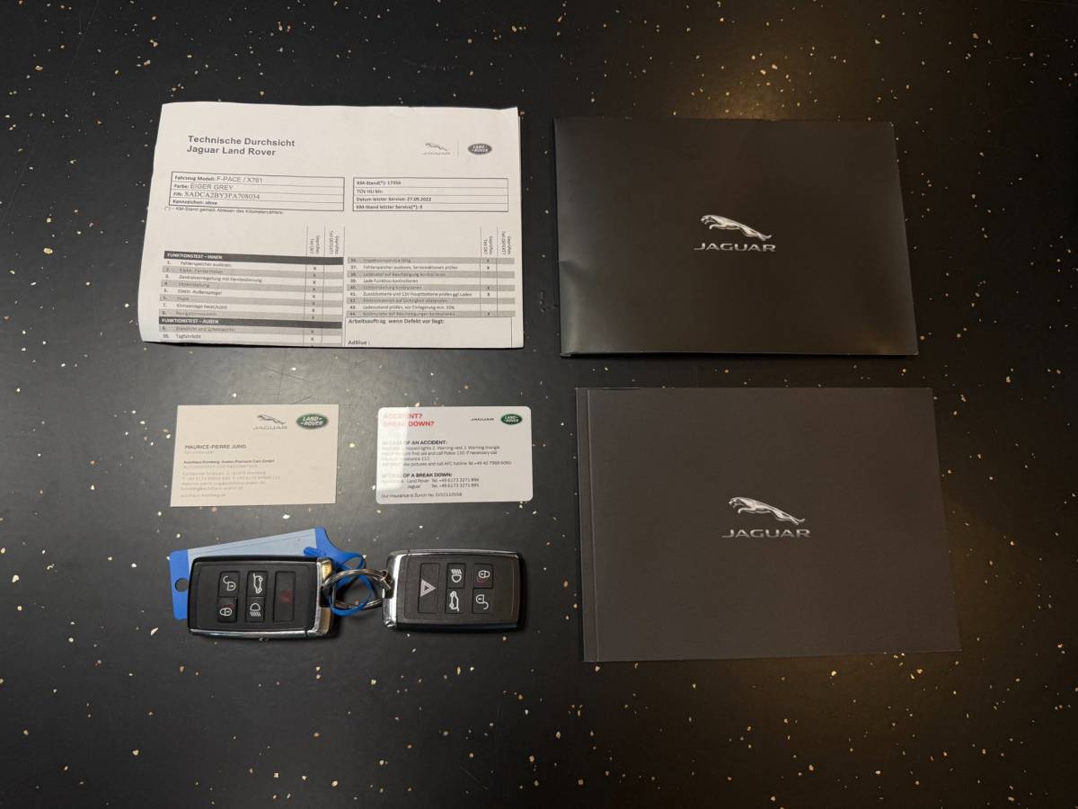 Jaguar F-PACE Jaguar F-PACE 2.0 P400e PHEV R-Dynamic *404Pk! Dealer OH|Meridian|Memory|Elektr.trekhaak/achterklep|Adapt.Cruise