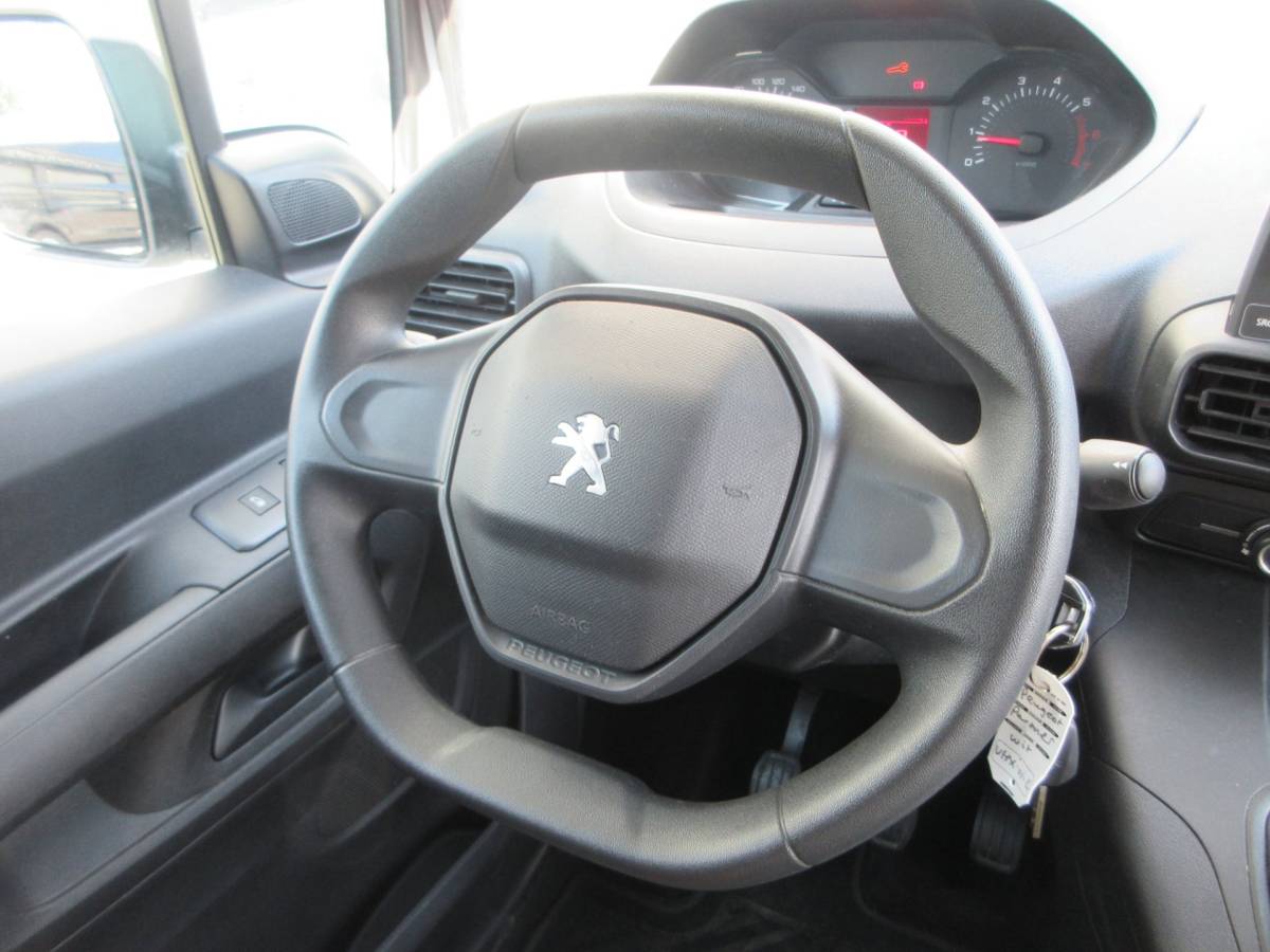 Peugeot Partner Peugeot Partner 1.5 BlueHDI Pro airco cruisecontrol