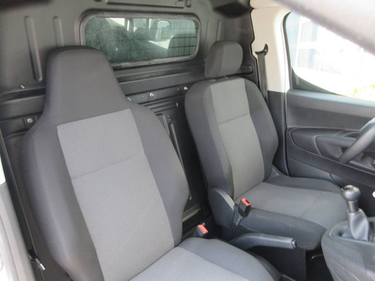 Peugeot Partner Peugeot Partner 1.5 BlueHDI Pro airco cruisecontrol