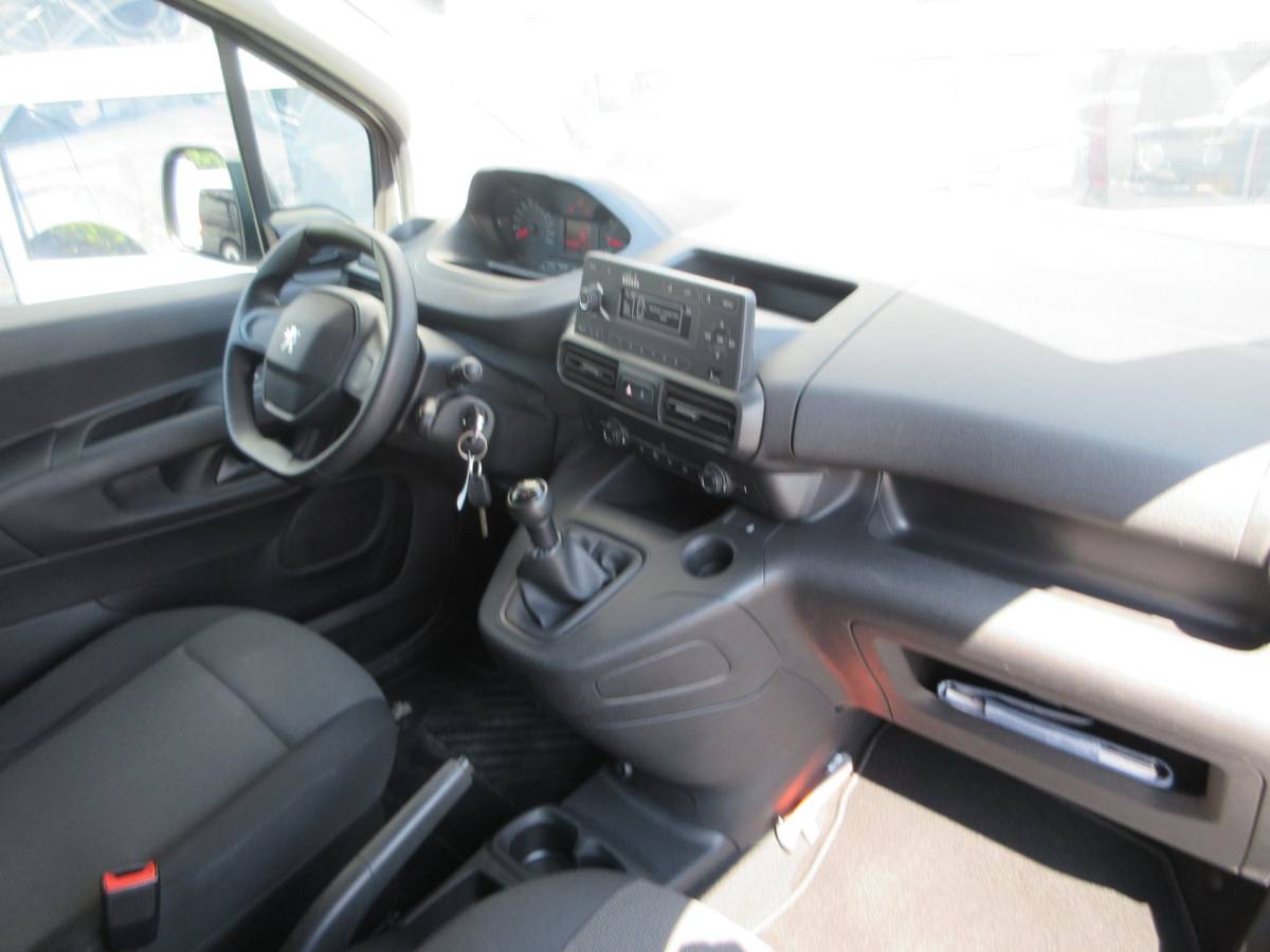 Peugeot Partner Peugeot Partner 1.5 BlueHDI Pro airco cruisecontrol