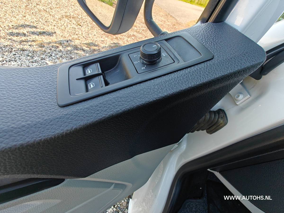 Volkswagen Transporter Volkswagen Transporter 2.0 TDI Pick up , EURO 6 , 150 PK , Airco , trekhaak, lengte bak 2.93 m.