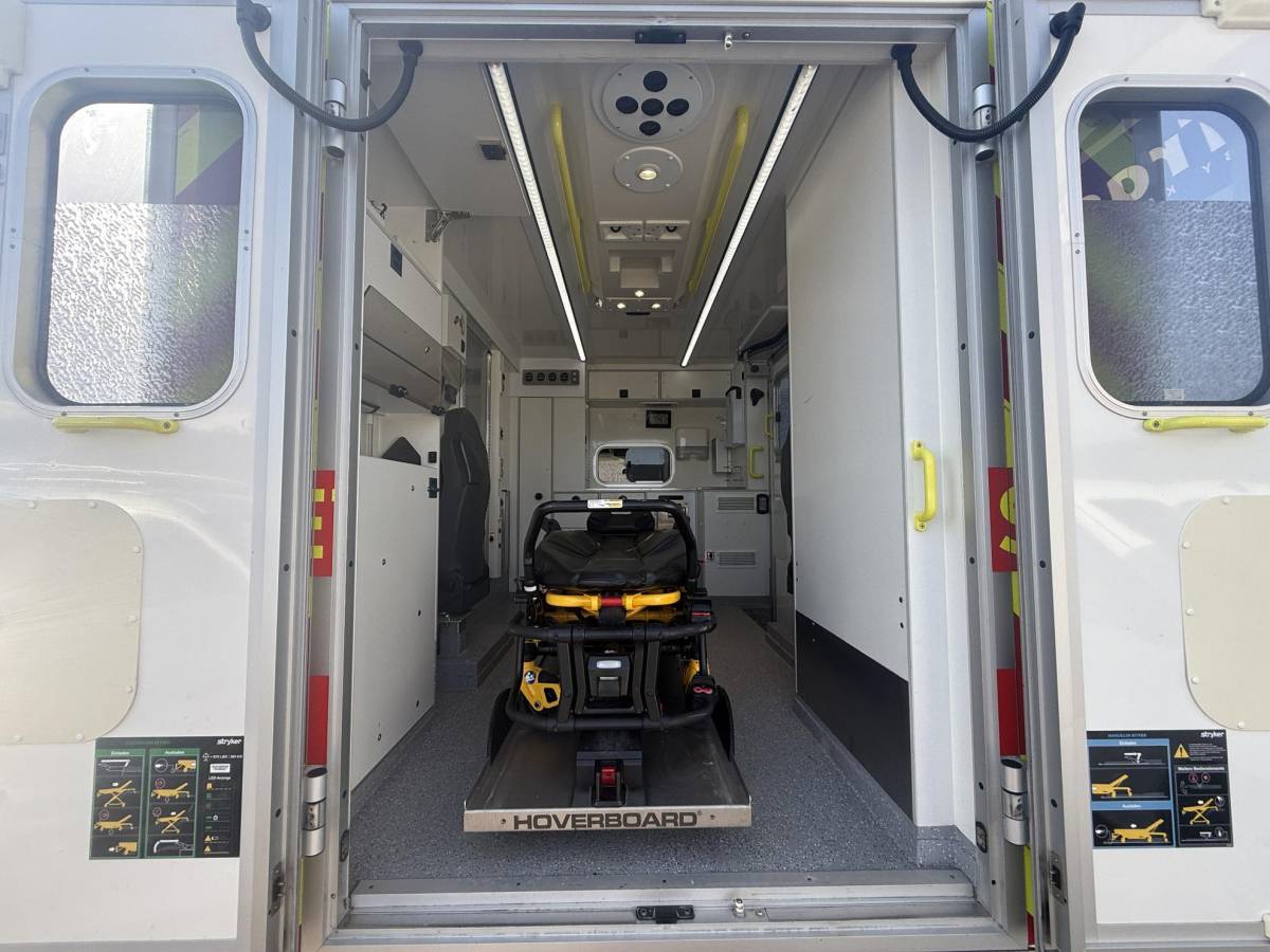 MAN TGE MAN TGE 180 50 180pk Automaat 50 AMBULANCE INCL STRYKER BRANCARD VB Luchtvering