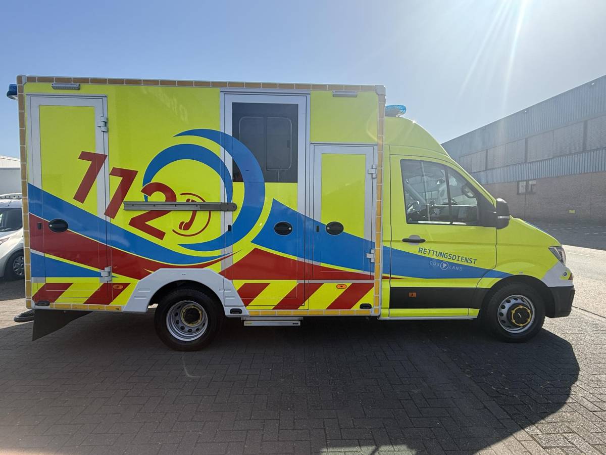 MAN TGE MAN TGE 180 50 180pk Automaat 50 AMBULANCE INCL STRYKER BRANCARD VB Luchtvering