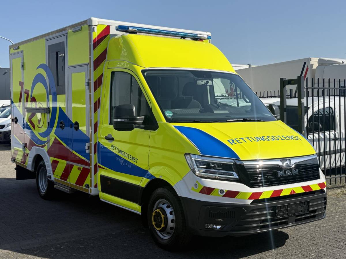 MAN TGE MAN TGE 180 50 180pk Automaat 50 AMBULANCE INCL STRYKER BRANCARD VB Luchtvering