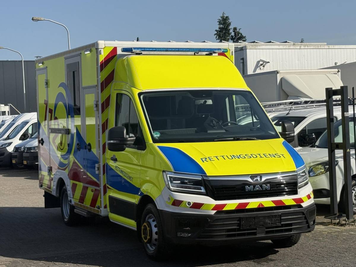 MAN TGE MAN TGE 180 50 180pk Automaat 50 AMBULANCE INCL STRYKER BRANCARD VB Luchtvering