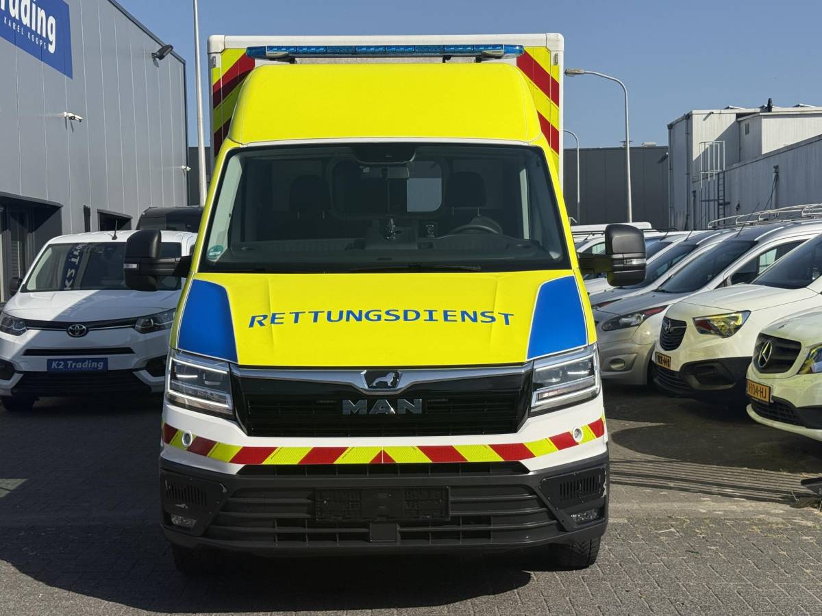 MAN TGE MAN TGE 180 50 180pk Automaat 50 AMBULANCE INCL STRYKER BRANCARD VB Luchtvering