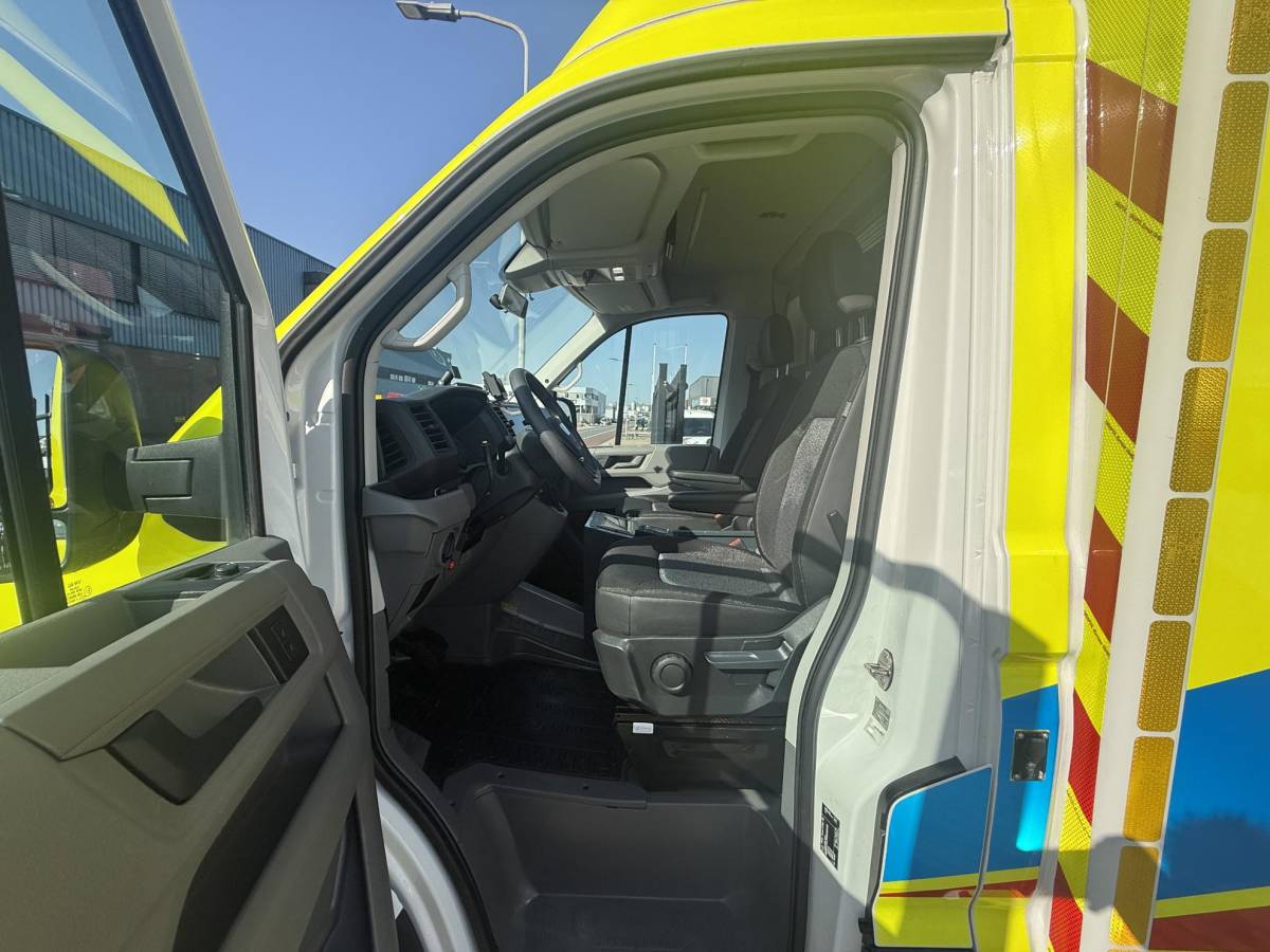 MAN TGE MAN TGE 180 50 180pk Automaat 50 AMBULANCE INCL STRYKER BRANCARD VB Luchtvering
