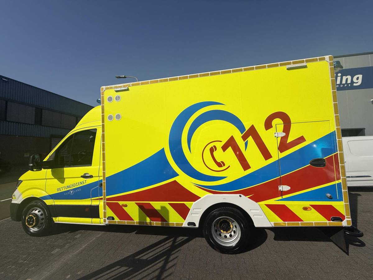 MAN TGE MAN TGE 180 50 180pk Automaat 50 AMBULANCE INCL STRYKER BRANCARD VB Luchtvering