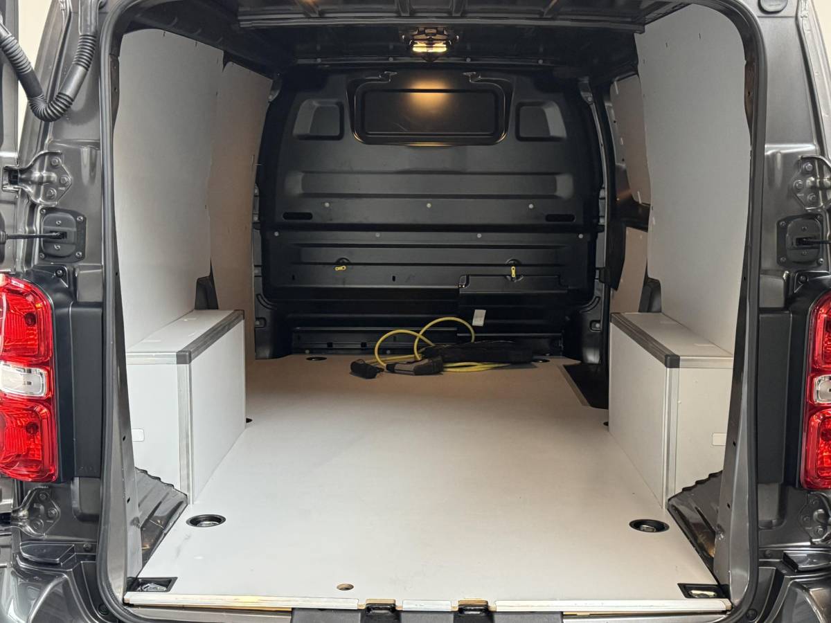 Opel Vivaro-e Opel Vivaro-e L3H1 Edition 75 kWh Automaat Airco Navigatie Cruise Control