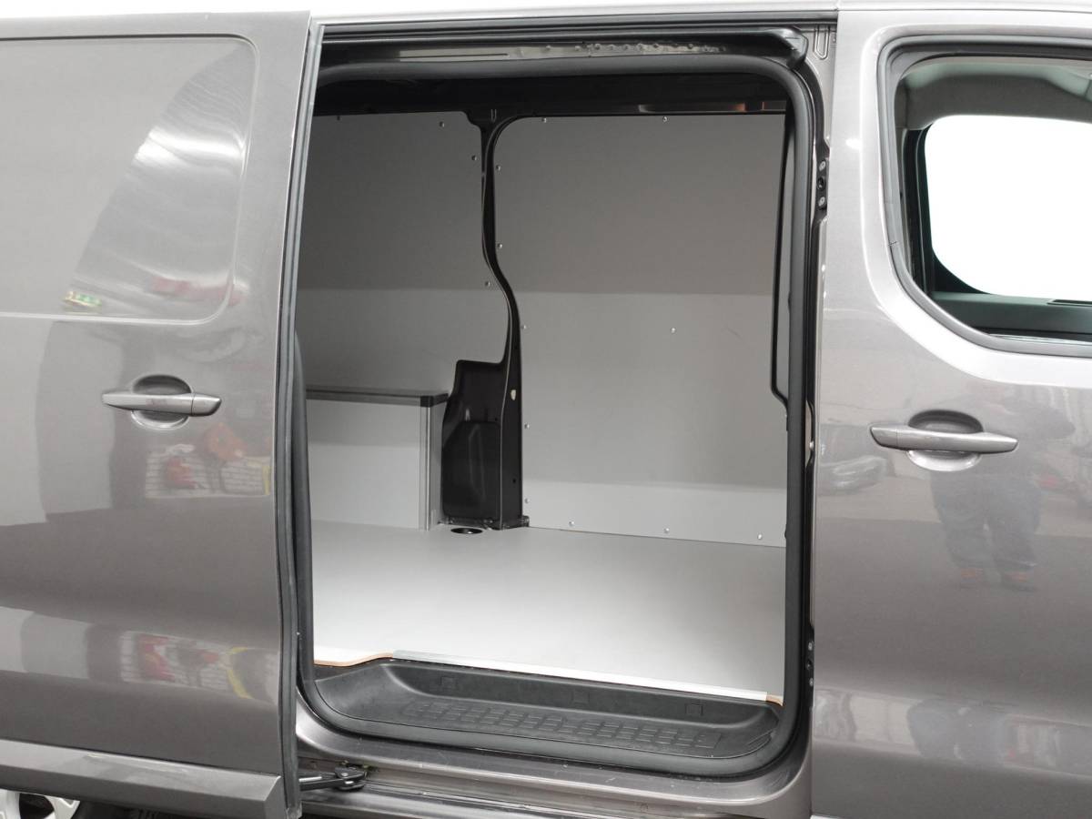 Opel Vivaro-e Opel Vivaro-e L3H1 Edition 75 kWh Automaat Airco Navigatie Cruise Control WLTP 317 km actieradius