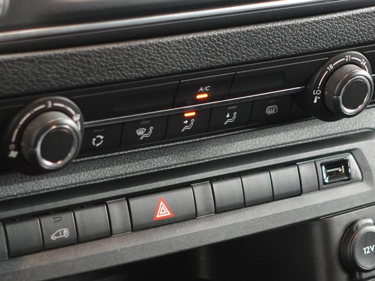Opel Vivaro-e Opel Vivaro-e 75kWh L2H1 Innovation Automaat Cruise Control Airco Navi Camera 3-zits