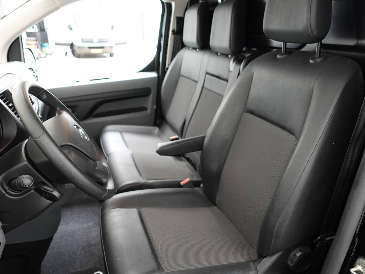 Opel Vivaro-e Opel Vivaro-e 75kWh L2H1 Innovation Automaat Cruise Control Airco Navi Camera 3-zits