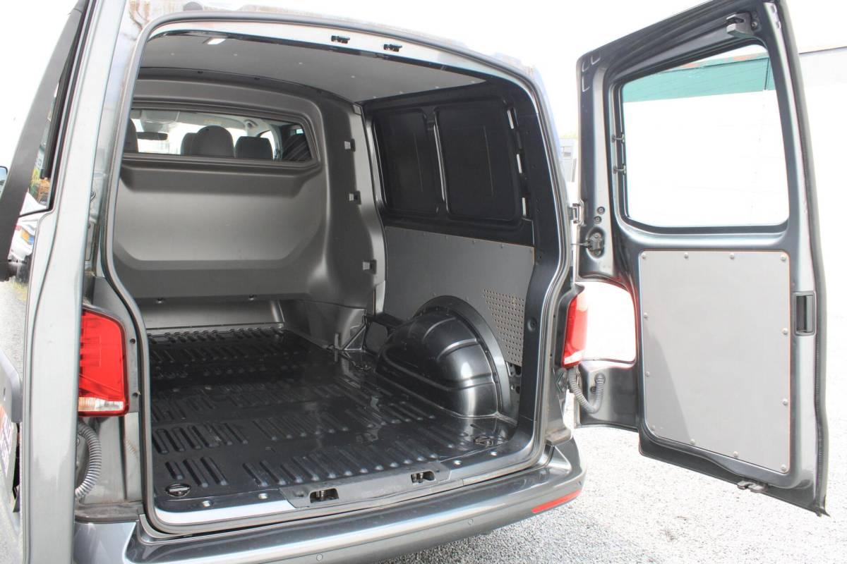Volkswagen Transporter Volkswagen Transporter 2.0 TDI L2H1 30 DC Bulli 75-edition