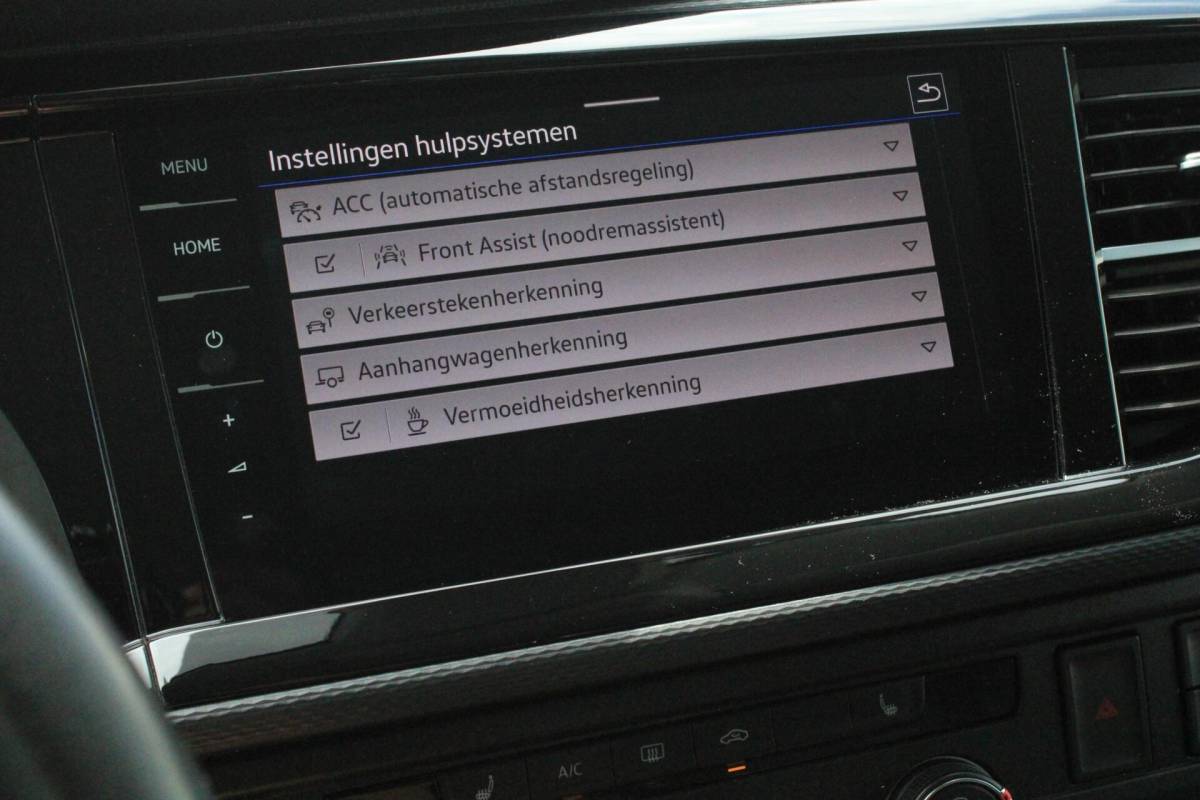 Volkswagen Transporter Volkswagen Transporter 2.0 TDI L2H1 30 DC Bulli 75-edition