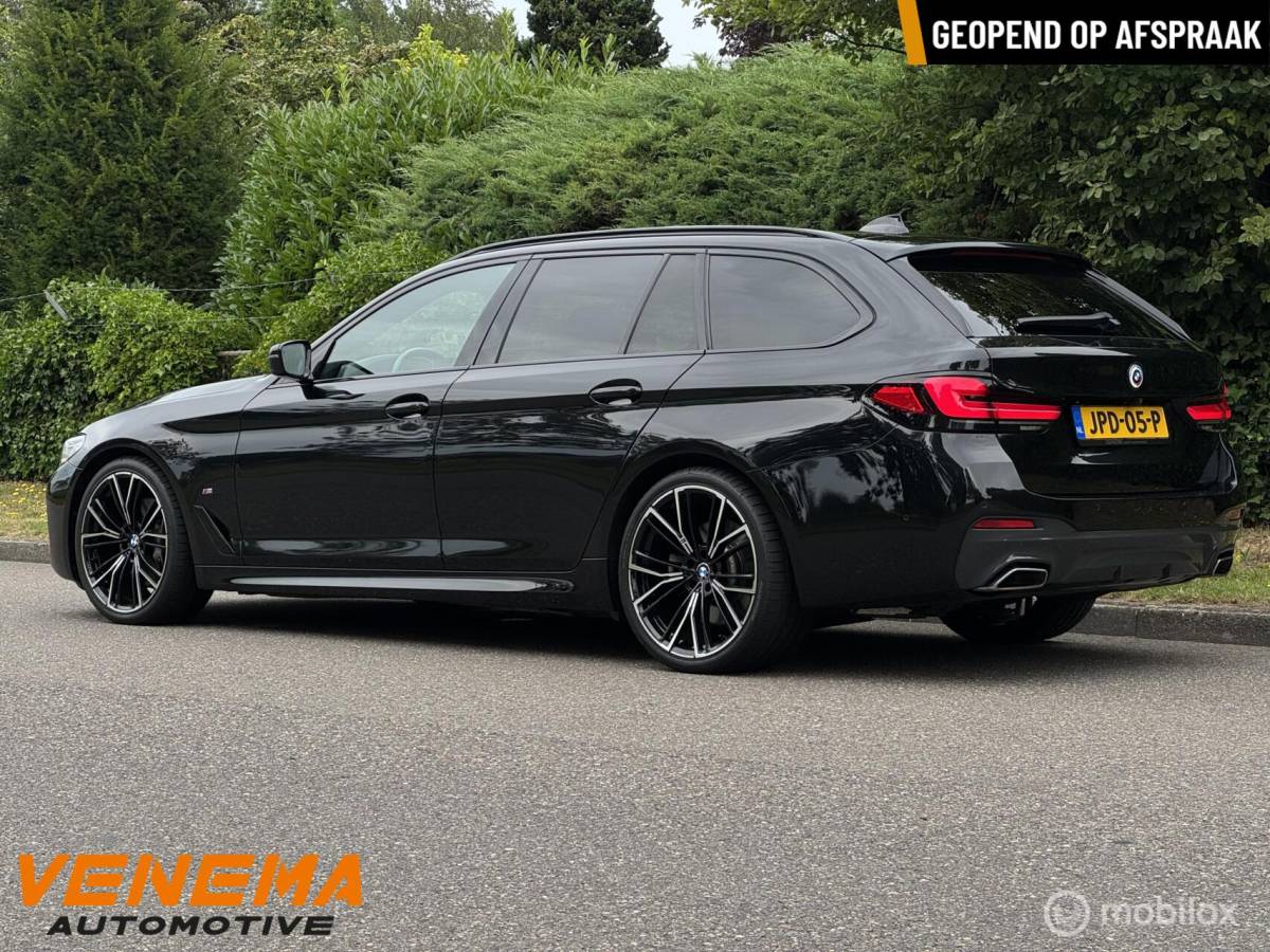 BMW 5 Serie BMW 530d Touring LCI M Sport Laserlicht 20 inch Full Options Mild Hybrid
