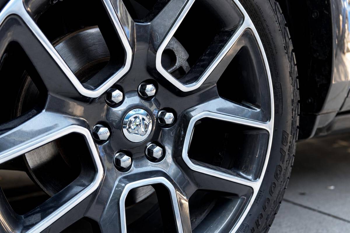 Dodge Ram 1500 Dodge Ram 1500 5.7 V8 4×4 Crew Cab Laramie | Milltek uitlaat | BTW | 360 Camera