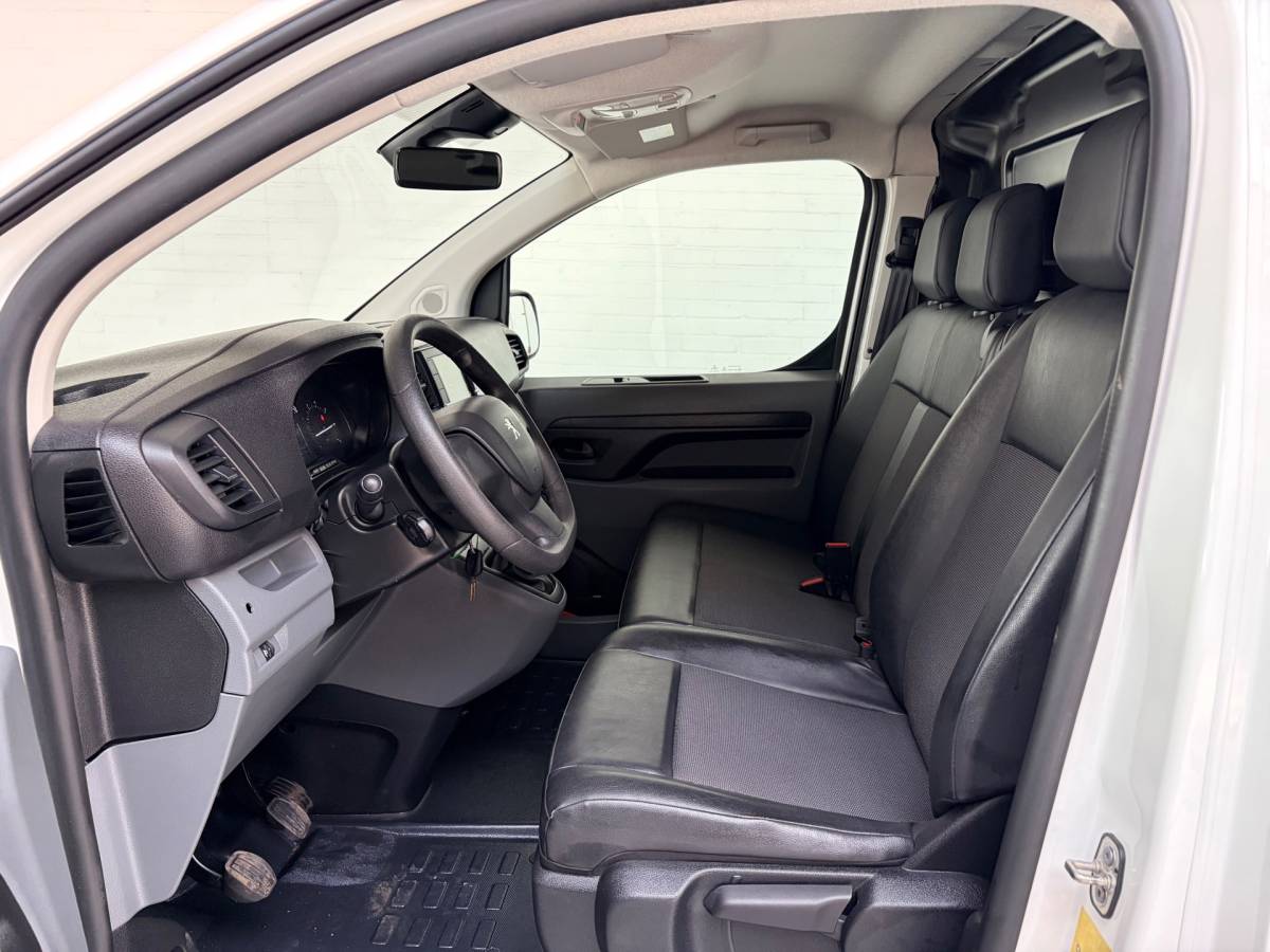 Peugeot Expert Peugeot Expert L3H1 2.0 BlueHDI 120pk Long Premium, 3Persoons, Imperiaal, Sortimo, RIJKLAARPRIJS!