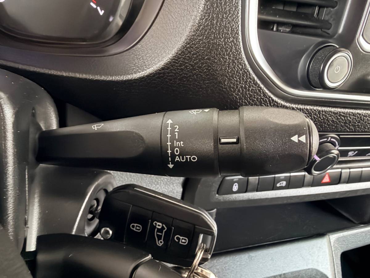 Peugeot Expert Peugeot Expert L3H1 2.0 BlueHDI 120pk Long Premium, 3Persoons, Imperiaal, Sortimo, RIJKLAARPRIJS!