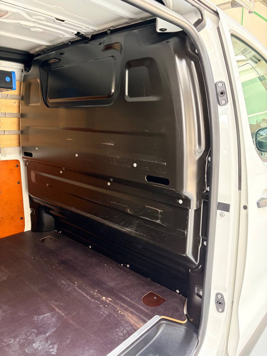 Peugeot Expert Peugeot Expert L3H1 2.0 BlueHDI 120pk Long Premium, 3Persoons, Imperiaal, Sortimo, RIJKLAARPRIJS!
