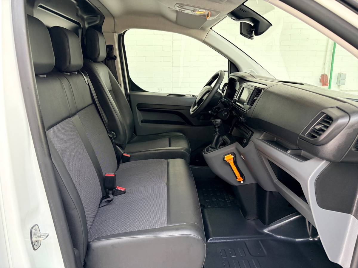 Peugeot Expert Peugeot Expert L3H1 2.0 BlueHDI 120pk Long Premium, 3Persoons, Imperiaal, Sortimo, RIJKLAARPRIJS!