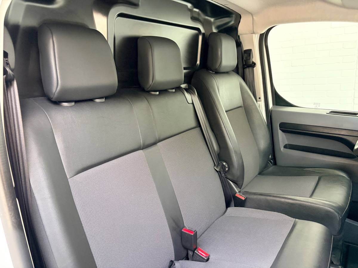 Peugeot Expert Peugeot Expert L3H1 2.0 BlueHDI 120pk Long Premium, 3Persoons, Imperiaal, Sortimo, RIJKLAARPRIJS!