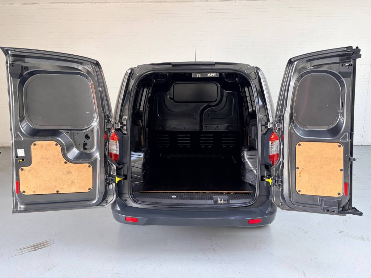 Ford Transit Courier Ford Transit Courier Benzine 1.0 100pk EcoBoost S&S, Airco, Navigatie, CruiseControl, NEDERLANDSE BUS RIJKLAARPRIJS!