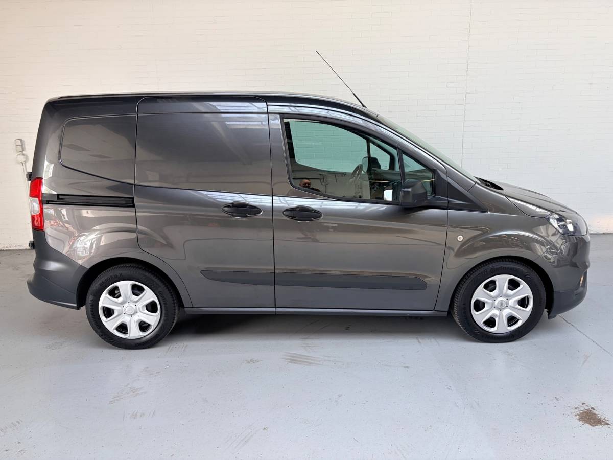 Ford Transit Courier Ford Transit Courier Benzine 1.0 100pk EcoBoost S&S, Airco, Navigatie, CruiseControl, NEDERLANDSE BUS RIJKLAARPRIJS!