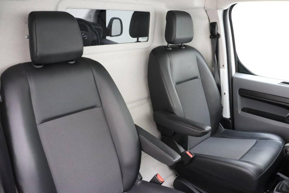 Opel Vivaro Opel Vivaro 2.0 CDTI L2H1 Edition | Airco | Cruise Control | Camera | Parkeersensoren achter | Trekhaak | Bluetooth