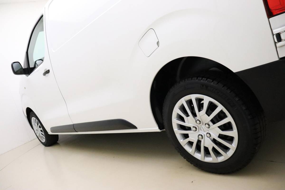 Opel Vivaro Opel Vivaro 2.0 CDTI L2H1 Edition | Airco | Cruise Control | Camera | Parkeersensoren achter | Trekhaak | Bluetooth
