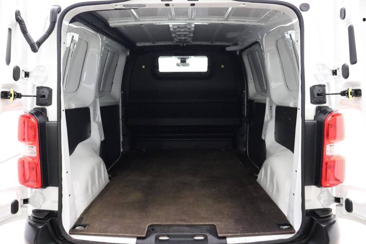 Opel Vivaro Opel Vivaro 2.0 CDTI L2H1 Edition | Airco | Cruise Control | Camera | Parkeersensoren achter | Trekhaak | Bluetooth