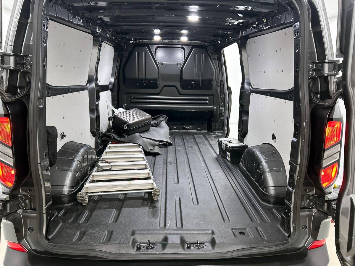 Ford Transit Custom Ford Transit Custom 300 2.0 TDCI L2H1 Trend Nieuw Model Automaat Ford Transit Custom 300 2.0 TDCI L2H1 Trend NM Automaat Navigatie Parkeersensoren Camera