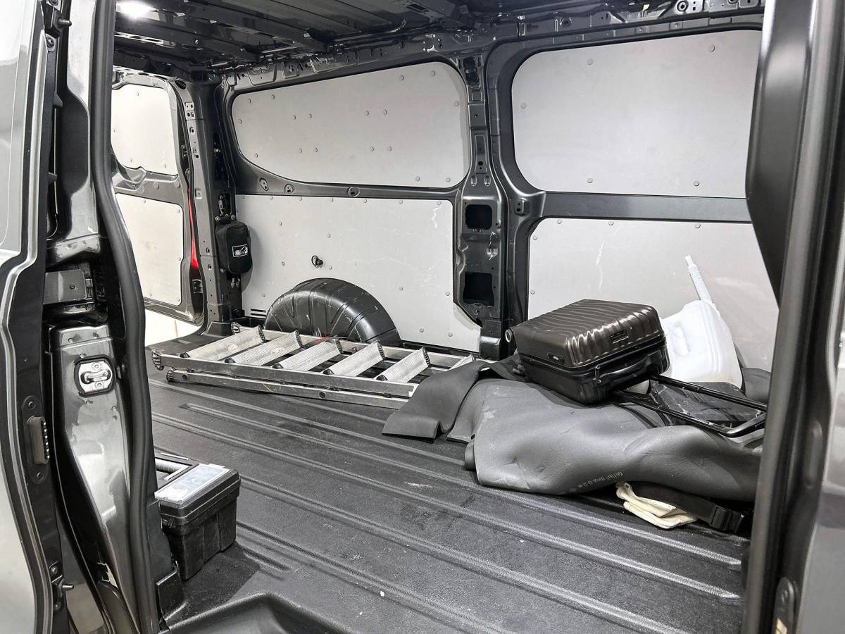 Ford Transit Custom Ford Transit Custom 300 2.0 TDCI L2H1 Trend Nieuw Model Automaat Ford Transit Custom 300 2.0 TDCI L2H1 Trend NM Automaat Navigatie Parkeersensoren Camera