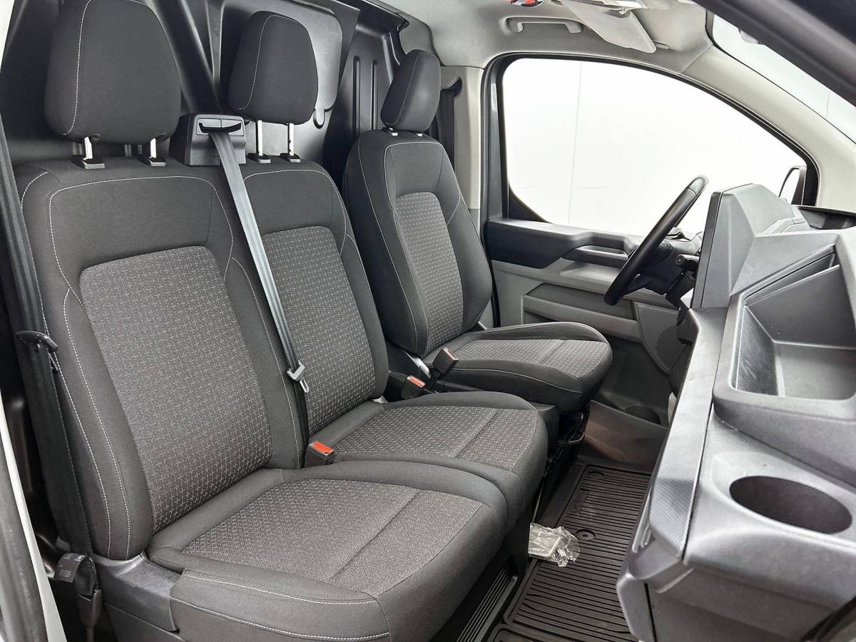 Ford Transit Custom Ford Transit Custom 300 2.0 TDCI L2H1 Trend Nieuw Model Automaat Ford Transit Custom 300 2.0 TDCI L2H1 Trend NM Automaat Navigatie Parkeersensoren Camera