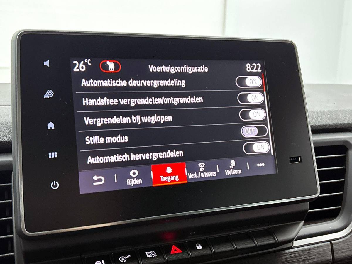 Renault Trafic Renault Trafic 2.0 Blue dC1 150PK L2H1 Dubbele Cabine Automaat Navigatie Airco Lichtmetalen velgen Betimmering Trekhaak Camera Parkeer sensoren Dab