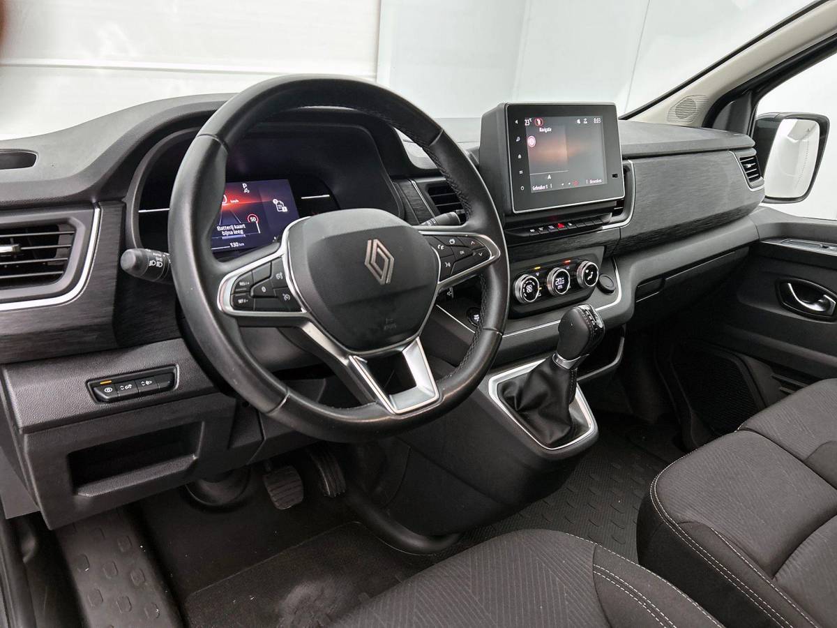 Renault Trafic Renault Trafic 2.0 Blue dC1 150PK L2H1 Dubbele Cabine Automaat Navigatie Airco Lichtmetalen velgen Betimmering Trekhaak Camera Parkeer sensoren Dab