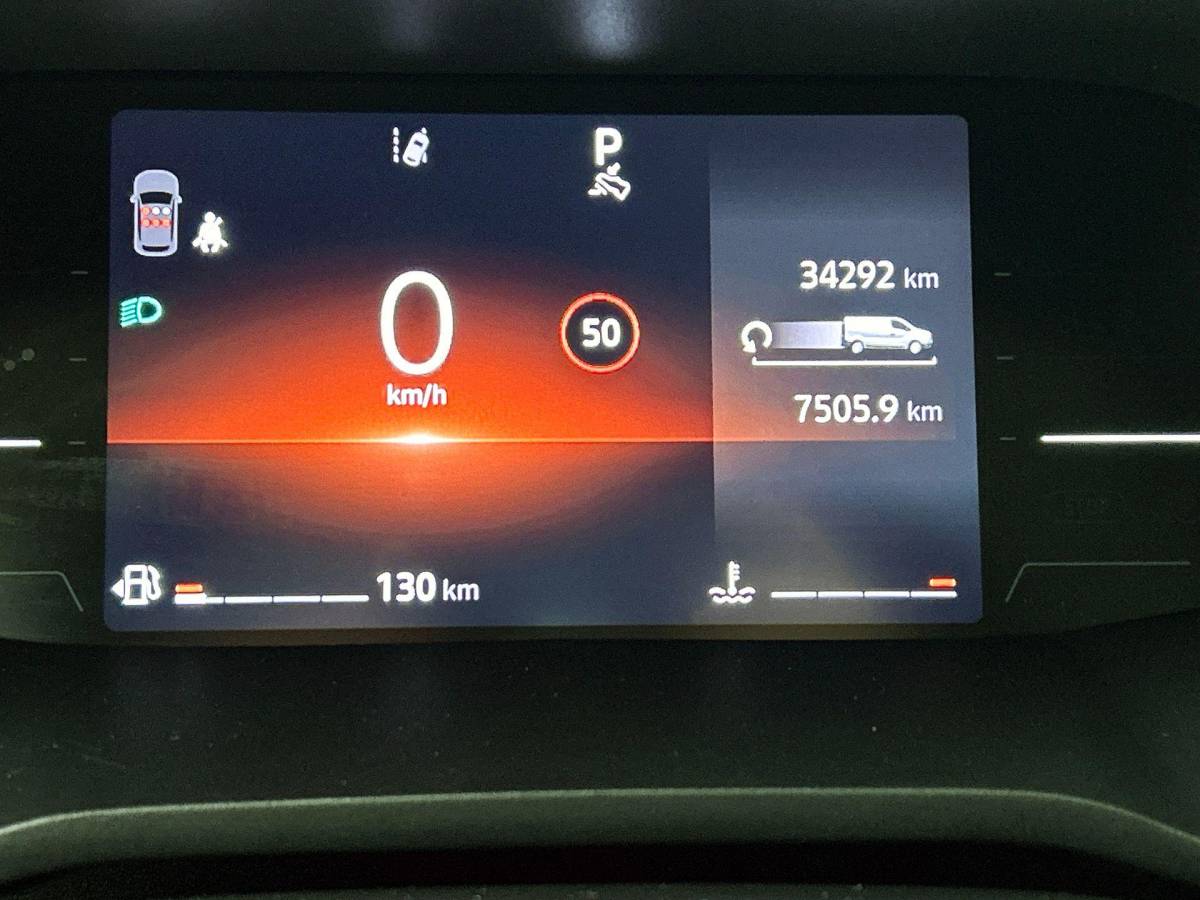 Renault Trafic Renault Trafic 2.0 Blue dC1 150PK L2H1 Dubbele Cabine Automaat Navigatie Airco Lichtmetalen velgen Betimmering Trekhaak Camera Parkeer sensoren Dab