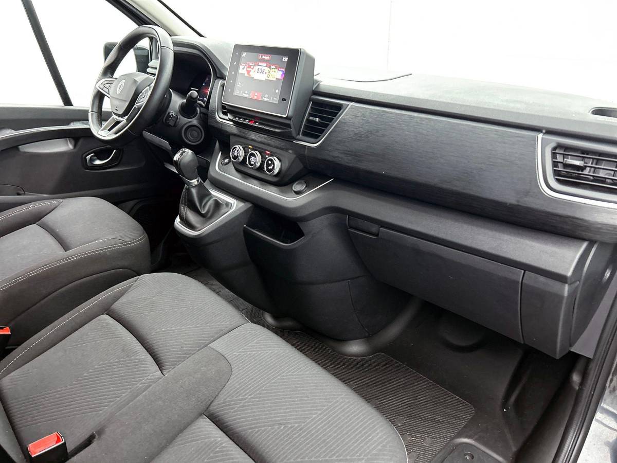 Renault Trafic Renault Trafic 2.0 Blue dC1 150PK L2H1 Dubbele Cabine Automaat Navigatie Airco Lichtmetalen velgen Betimmering Trekhaak Camera Parkeer sensoren Dab