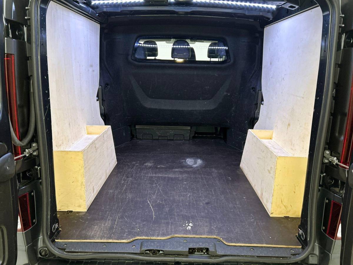 Renault Trafic Renault Trafic 2.0 Blue dC1 150PK L2H1 Dubbele Cabine Automaat Navigatie Airco Lichtmetalen velgen Betimmering Trekhaak Camera Parkeer sensoren Dab