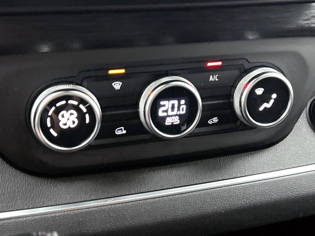 Renault Trafic Renault Trafic 2.0 Blue dC1 150PK L2H1 Dubbele Cabine Automaat Navigatie Airco Lichtmetalen velgen Betimmering Trekhaak Camera Parkeer sensoren Dab