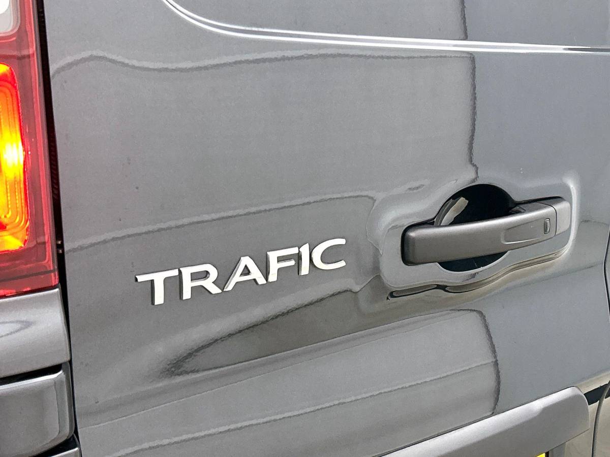 Renault Trafic Renault Trafic 2.0 Blue dC1 150PK L2H1 Dubbele Cabine Automaat Navigatie Airco Lichtmetalen velgen Betimmering Trekhaak Camera Parkeer sensoren Dab