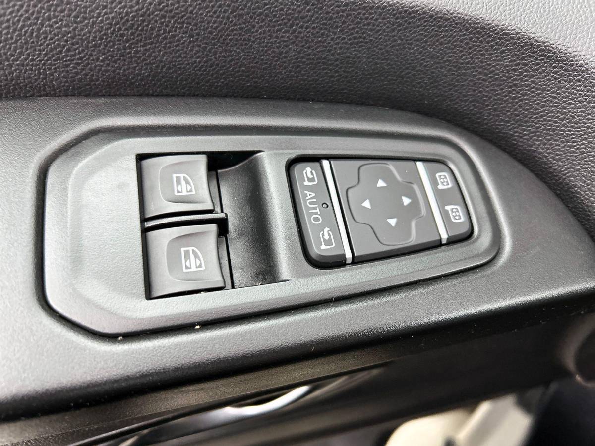 Renault Trafic Renault Trafic 2.0 Blue dC1 150PK L2H1 Dubbele Cabine Automaat Navigatie Airco Lichtmetalen velgen Betimmering Trekhaak Camera Parkeer sensoren Dab