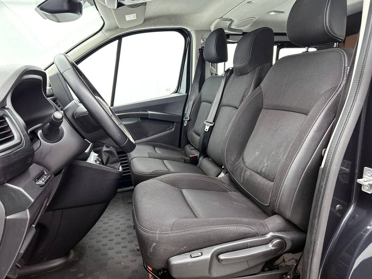 Renault Trafic Renault Trafic 2.0 Blue dC1 150PK L2H1 Dubbele Cabine Automaat Navigatie Airco Lichtmetalen velgen Betimmering Trekhaak Camera Parkeer sensoren Dab
