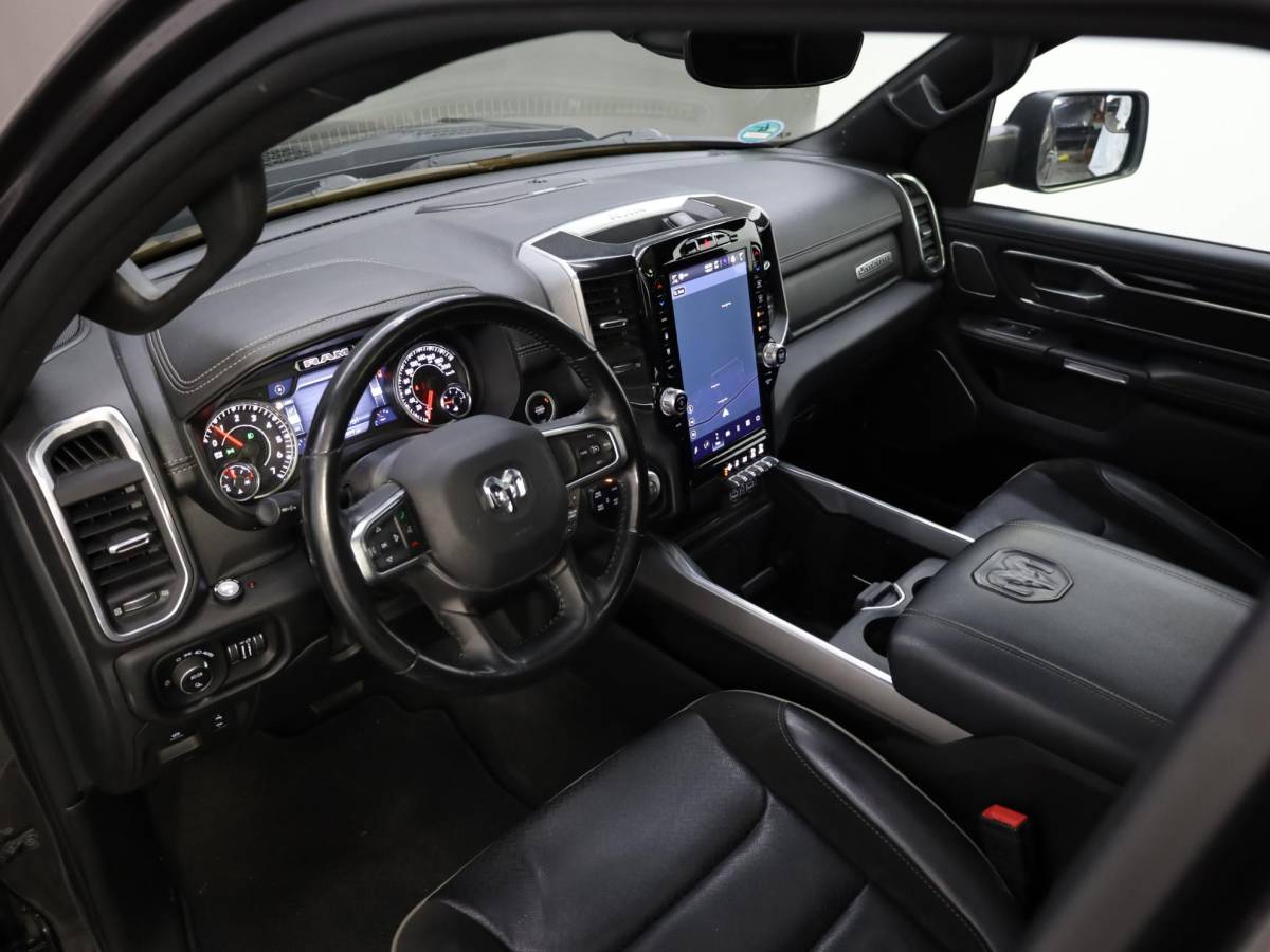 Dodge Ram 1500 Dodge Ram 1500 5.7 V8 4×4 Crew Cab Laramie Night | Hardtop | Luchtvering | Night Package | 4Play velgen met All Terrain banden |